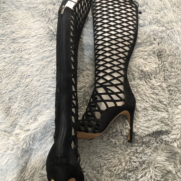 Brand new Vince Camuto sexy heels over the knees - Picture 3 of 11